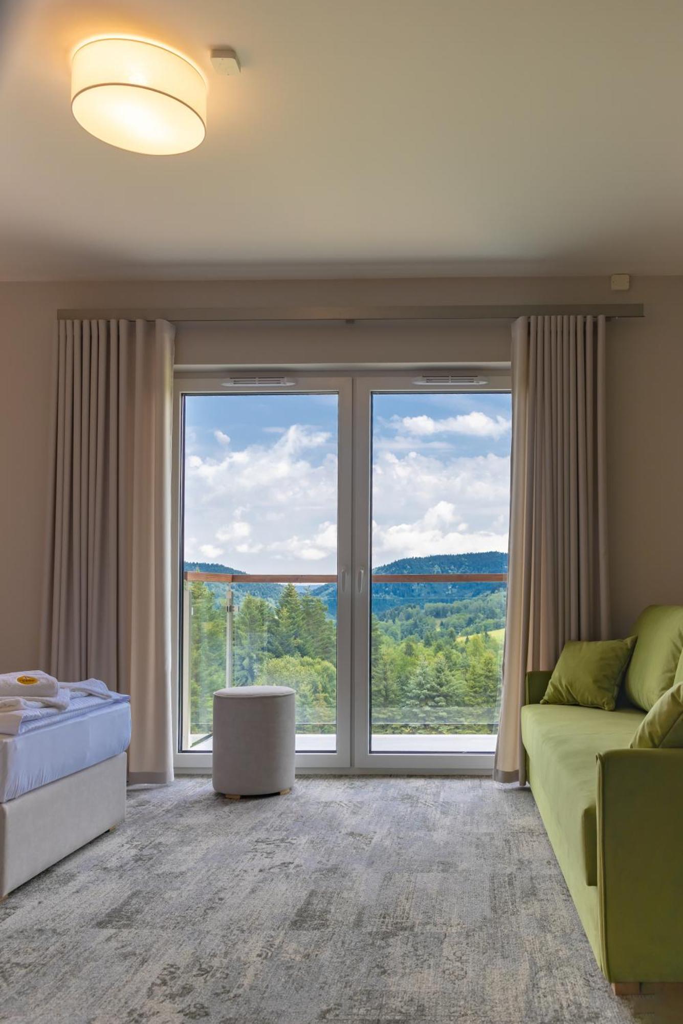 Miodowa Klinika Hotel Kamianna Екстериор снимка