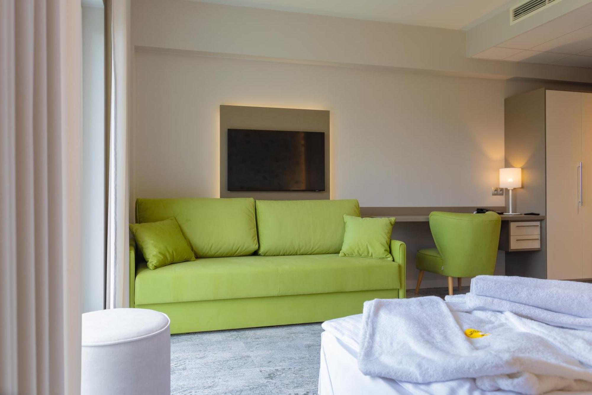 Miodowa Klinika Hotel Kamianna Екстериор снимка
