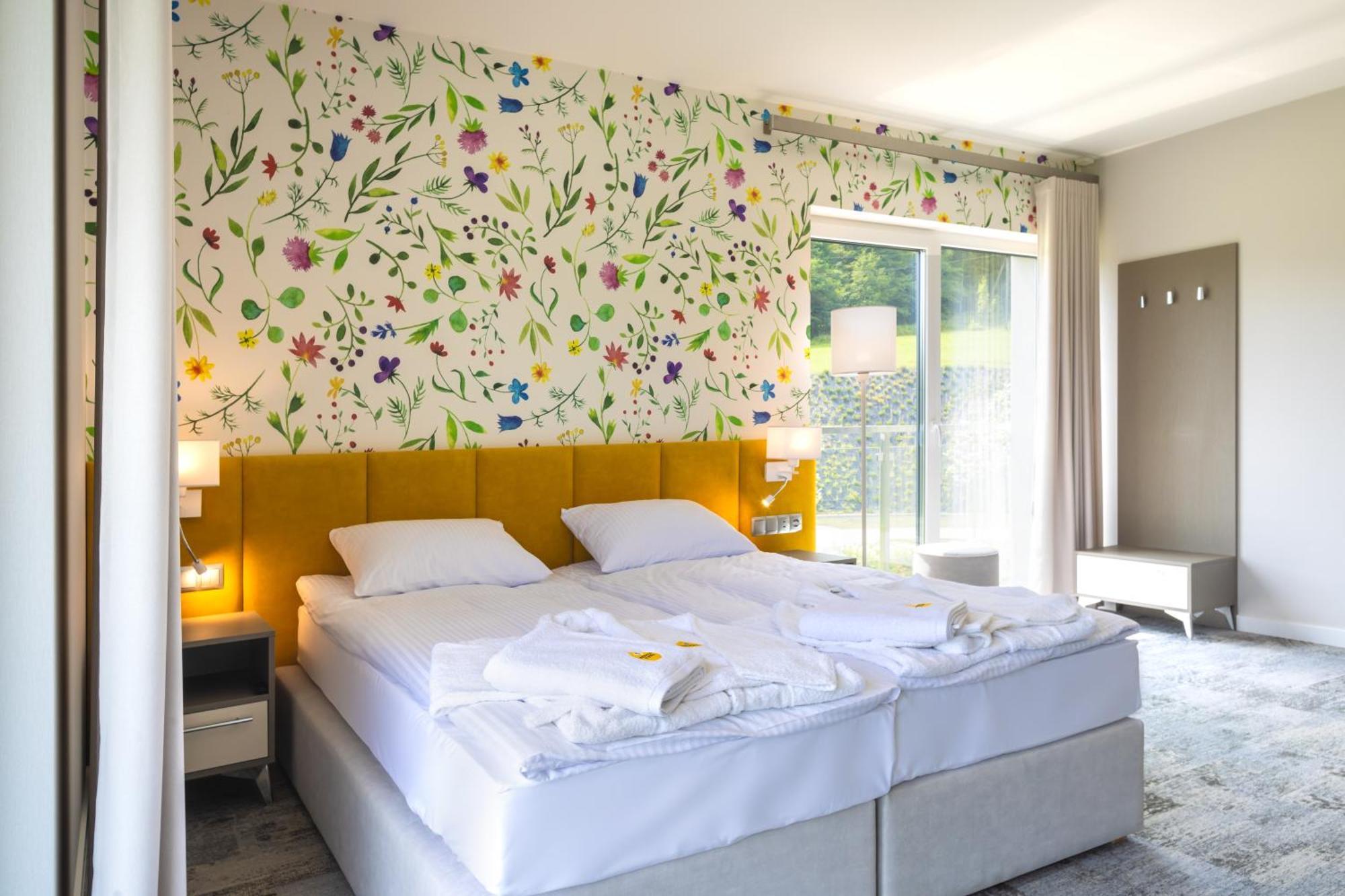 Miodowa Klinika Hotel Kamianna Екстериор снимка